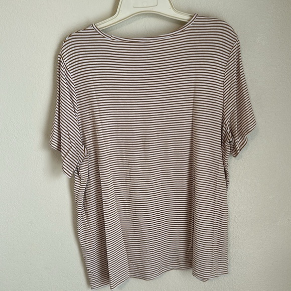 🍂Old Navy Luxe Tee🍂 - Picture 5 of 9